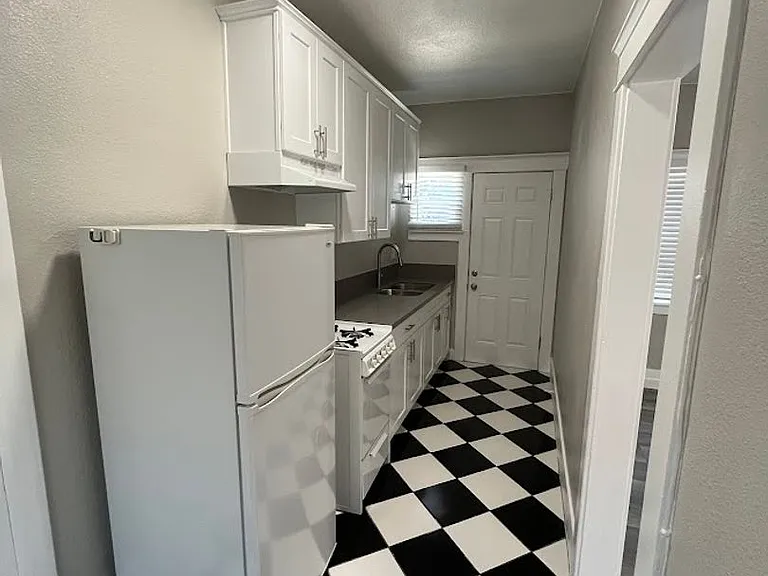 1904 E Bermuda St #8 — Photo 7