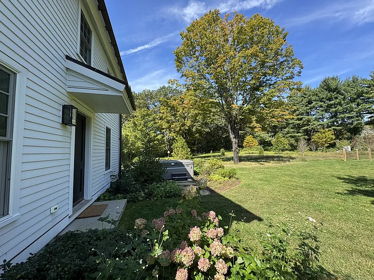24 Old Roxbury Rd — Photo 37