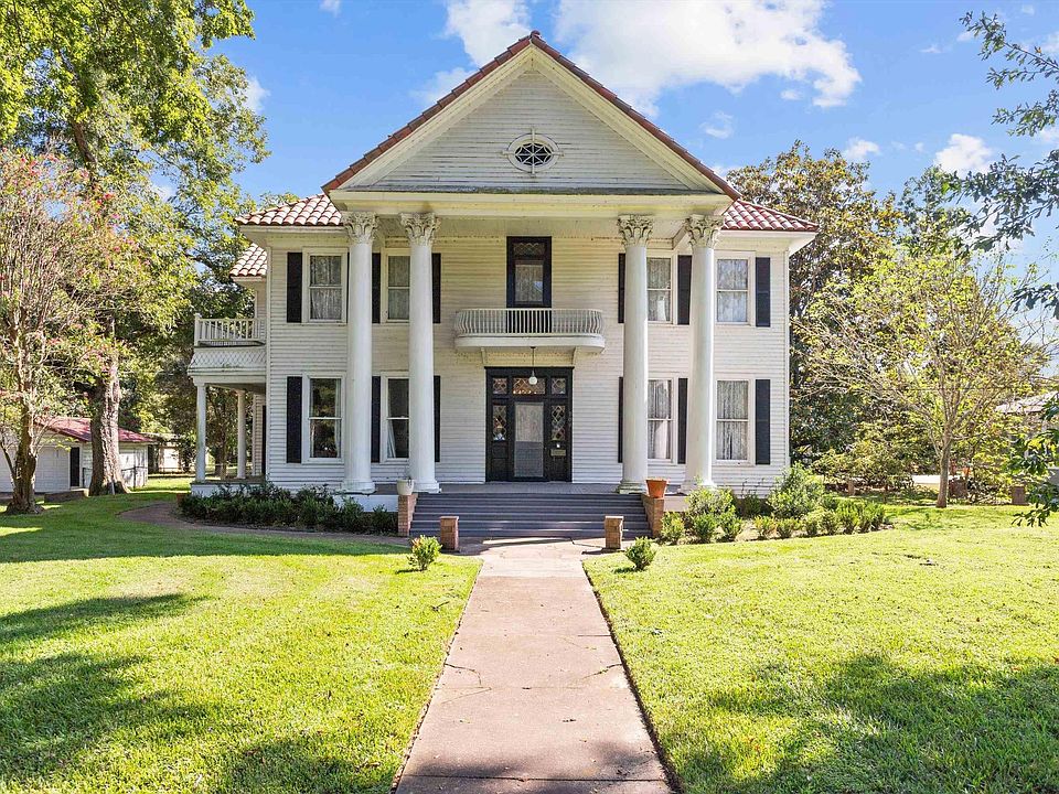 1st image of 909 E Goliad Ave