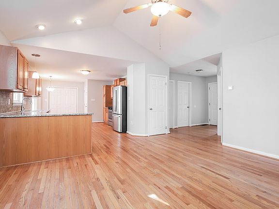 4th image of 305 Occidental Dr