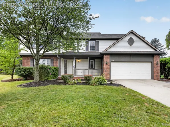 1613 Oak Squire Ct, Howell, MI 48855