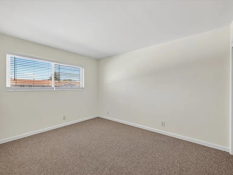 106 Smithridge Park — Photo 18