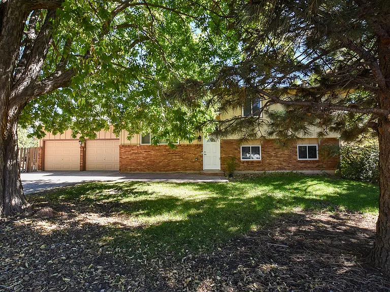 4925 Hackamore Dr N — Photo 31