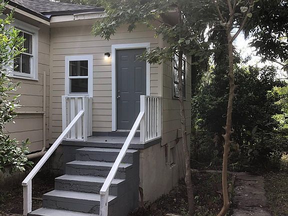4th image of 400 Sunshine St