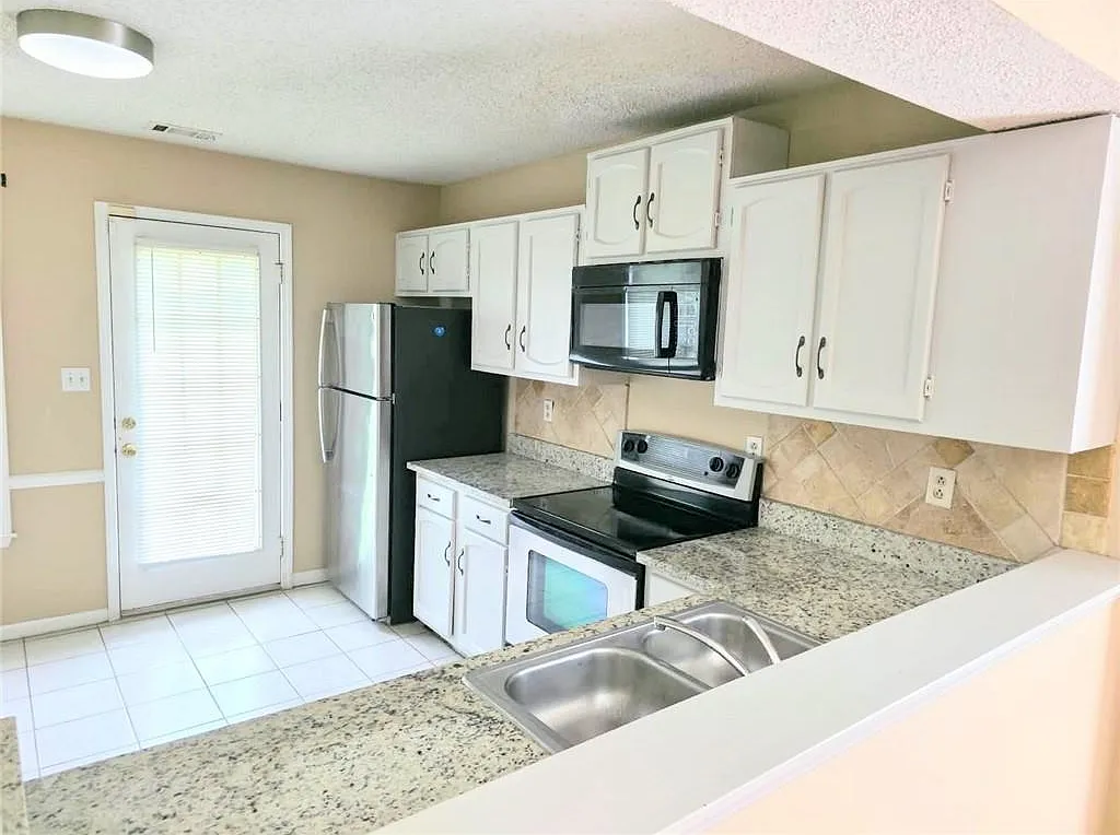 2 bed, 2.0 bath, 1082 sqft, $1,400 — Photo 4