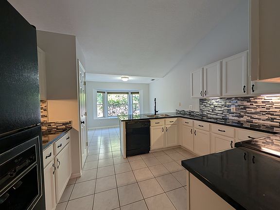5th image of 3236 SE Pinto St