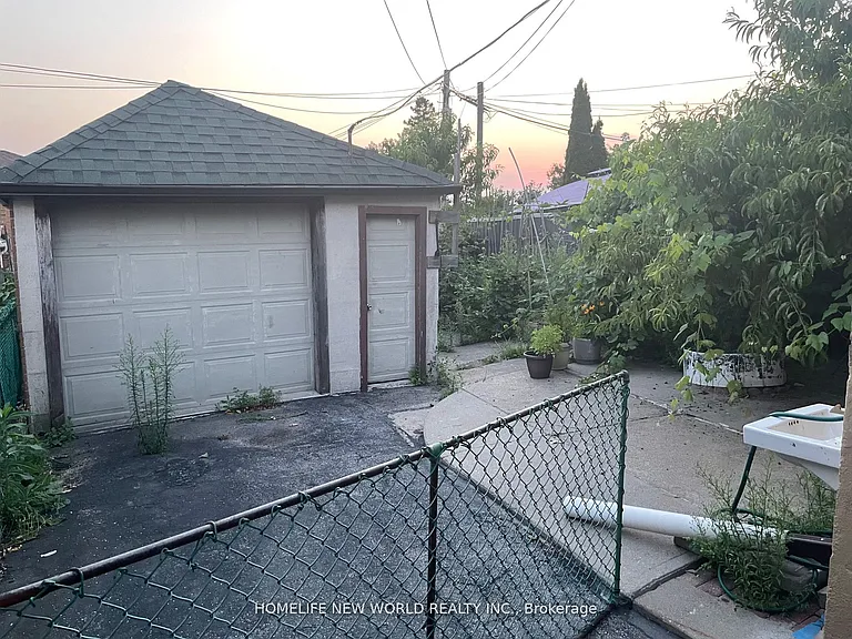 354 Kane Ave #UPPER — Photo 17