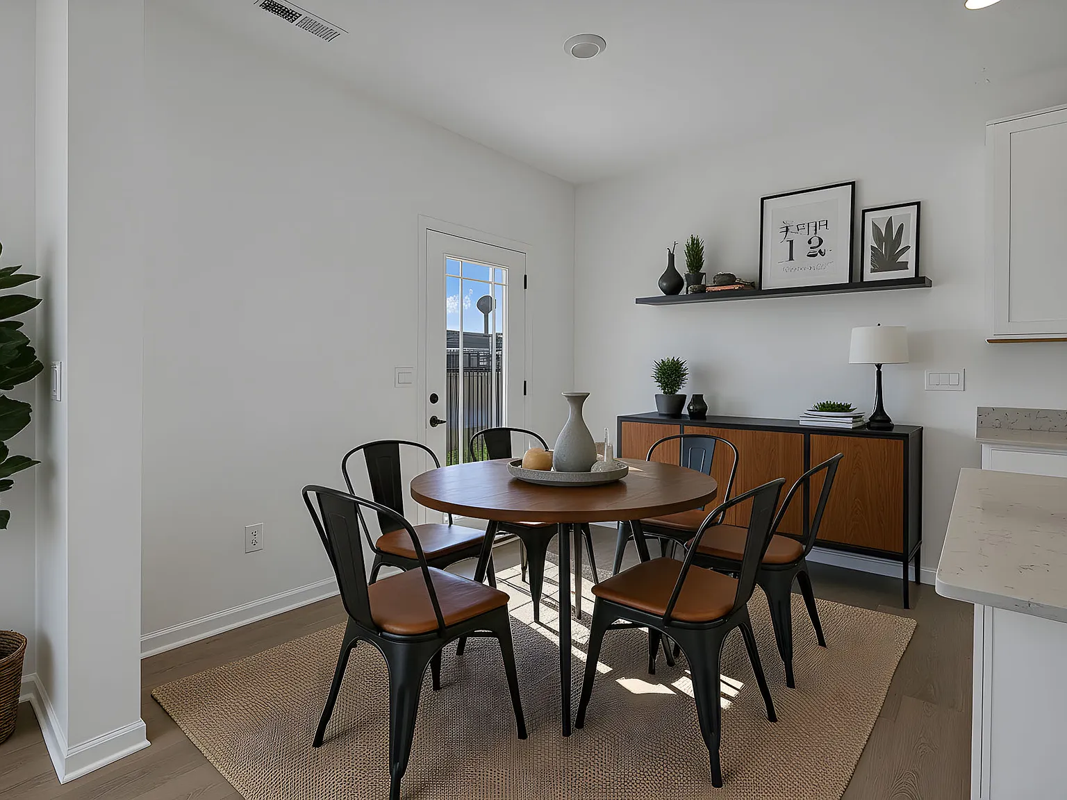 3 bed, 2.5 bath, 1795 sqft, $2,300 — Photo 4