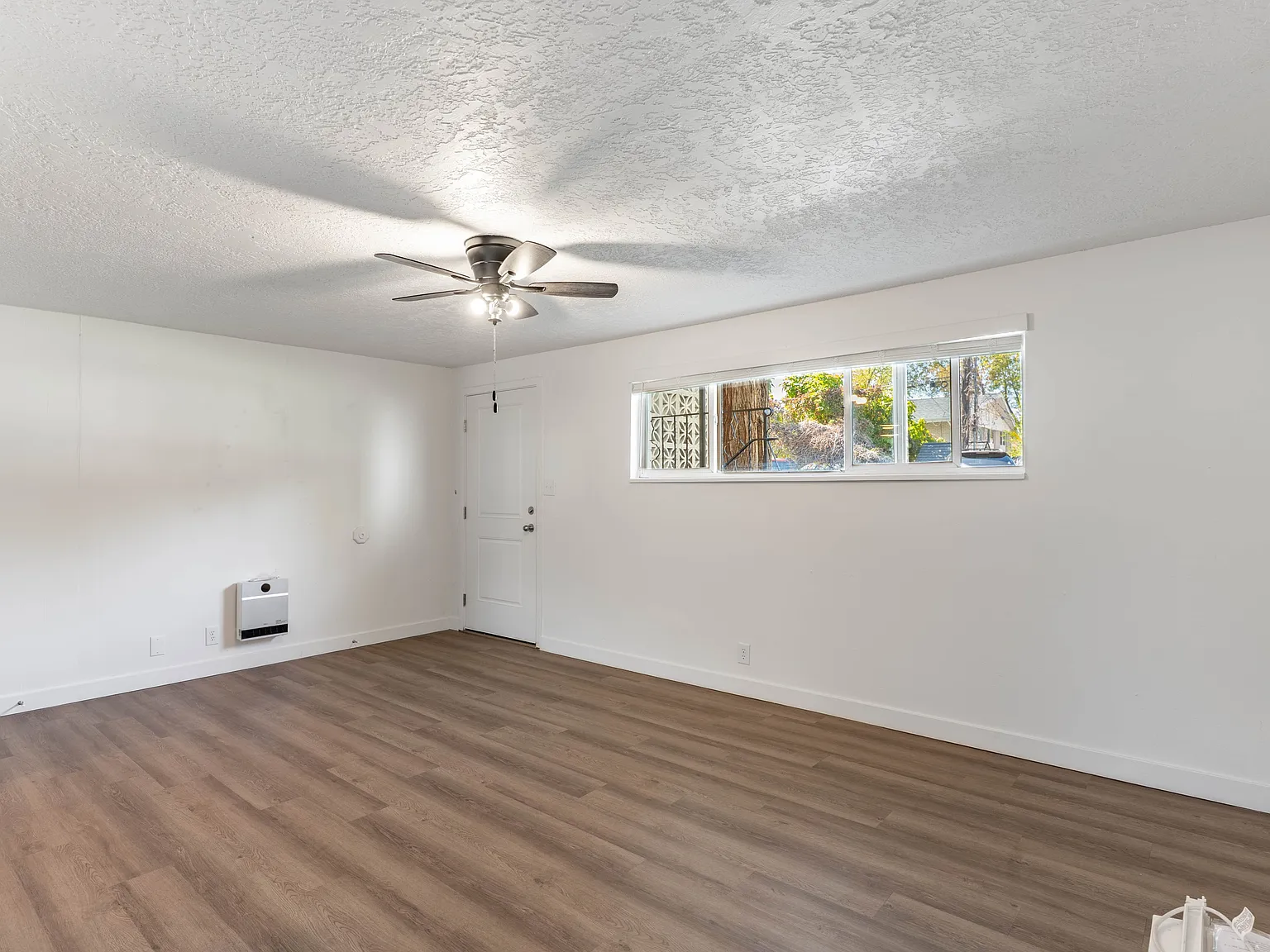 Starcrest Apts — Photo 2