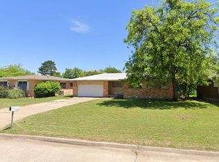 1547 NW 43rd St, Lawton, OK 73505
