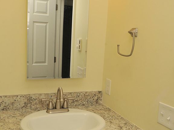 5th image of 853 Main St #C