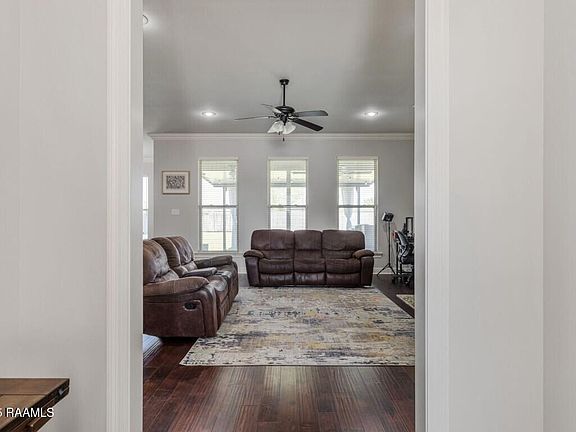 4th image of 304 Brianna Ln