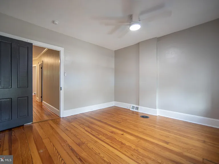 540 S Adams St — Photo 16
