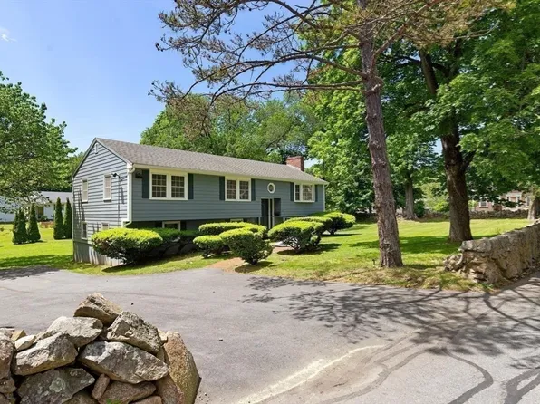 1 Brackenbury Ln, Beverly, MA 01915