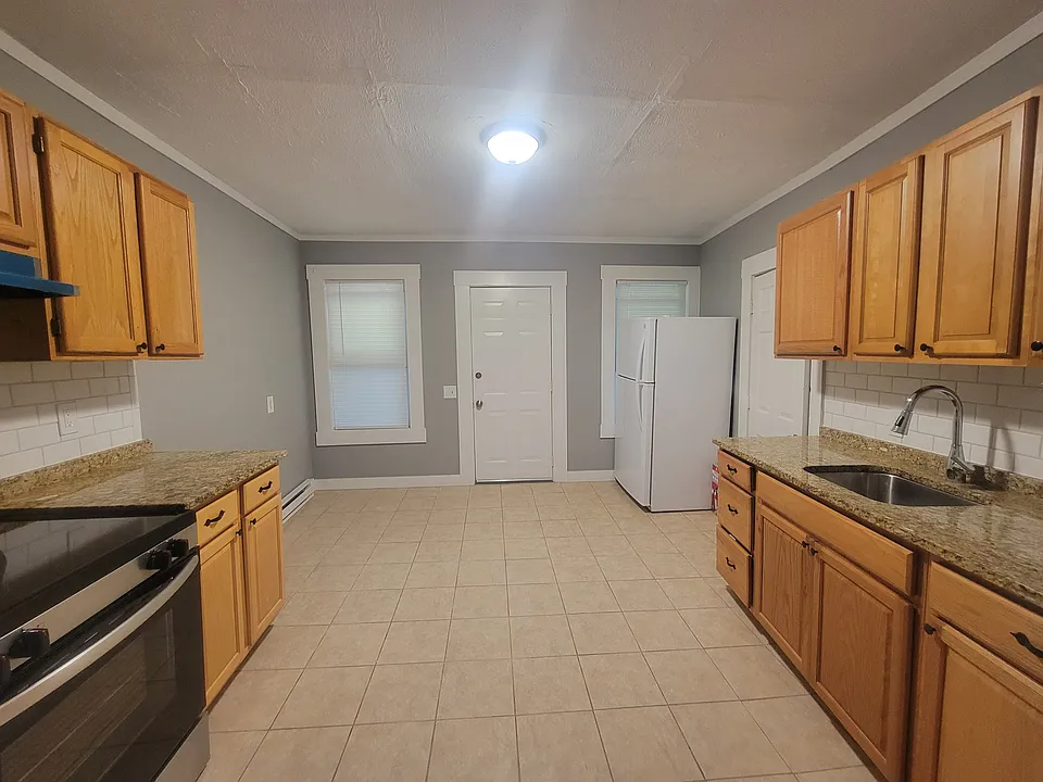 162 Rollstone St #1A