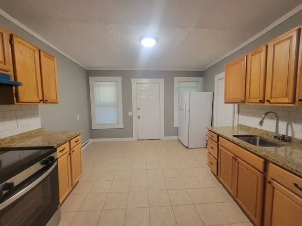 162 Rollstone St #1A, Fitchburg, MA 01420