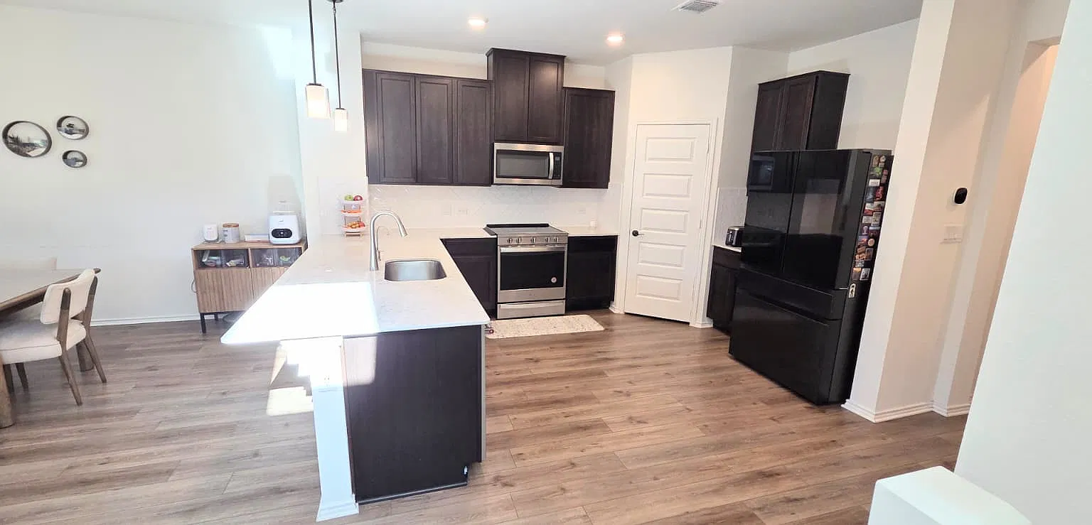 4 bed, 3.5 bath, 2458 sqft, $2,390 — Photo 4