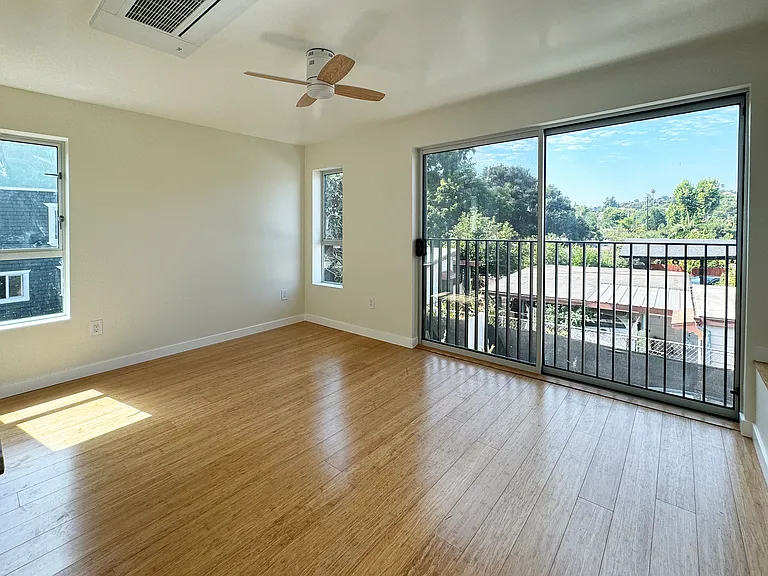 5644 1/2 Aldama St — Photo 8