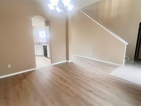 3rd image of 7218 Chasegrove Ln
