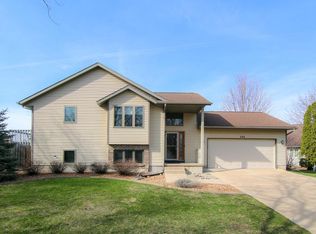 686 Robin Dr, Sun Prairie, WI 53590
