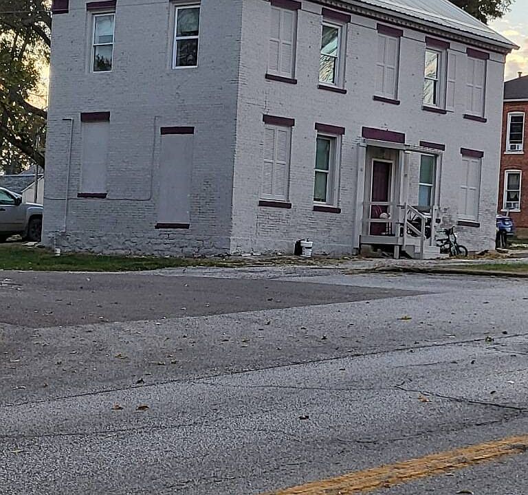 1st image of 109 E Quincy St