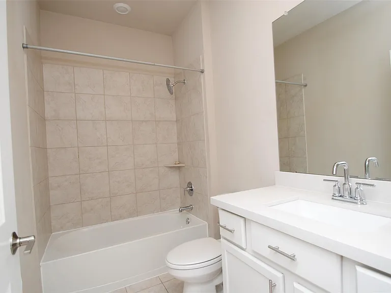 8326 Oakland Heights Ln — Photo 7