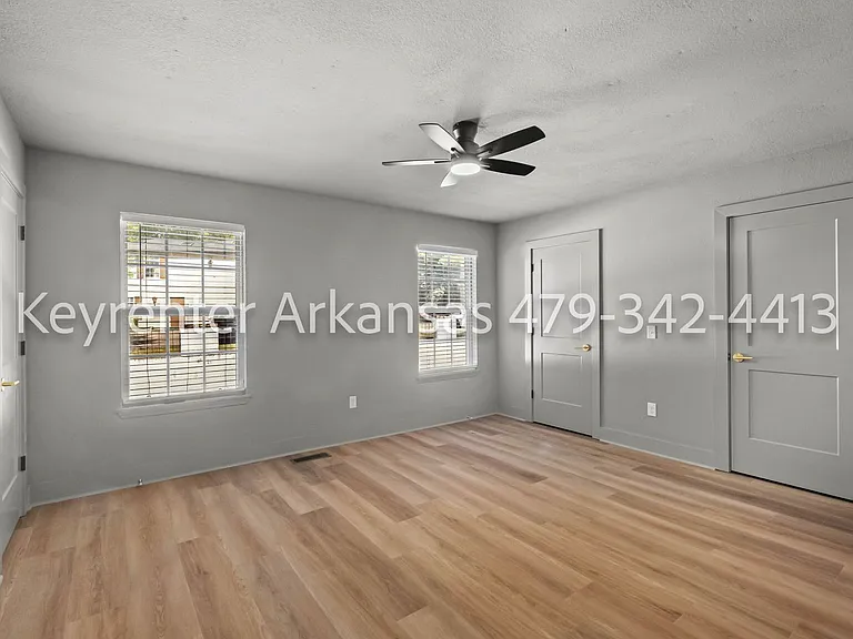 390 S University Ave — Photo 14