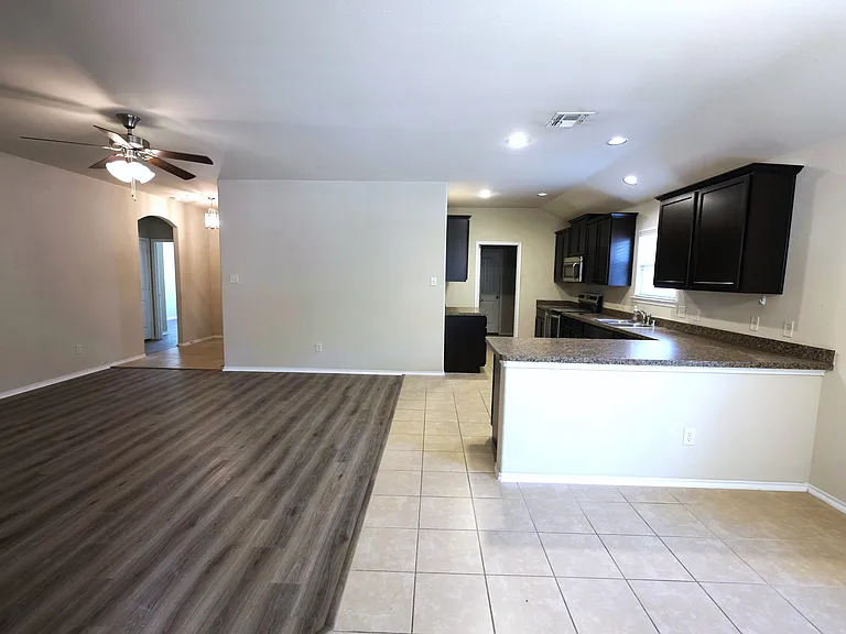 929 Hazels Way — Photo 8