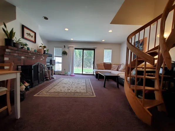 9 Hubbard Farms Road #14, Orono, ME 04473