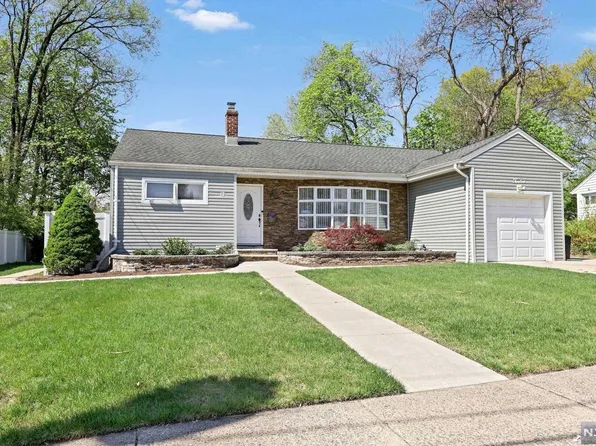 12 Harlow Cres, Fair Lawn, NJ 07410