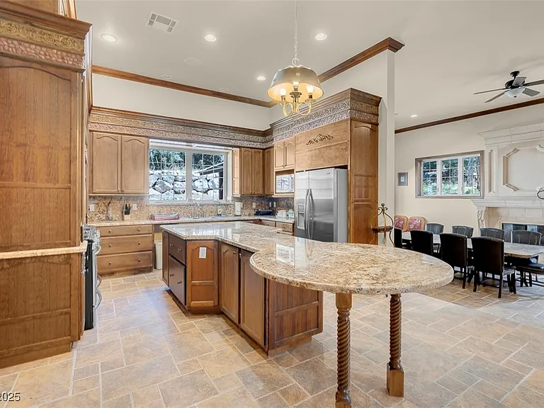 264 Crestview Dr — Photo 26