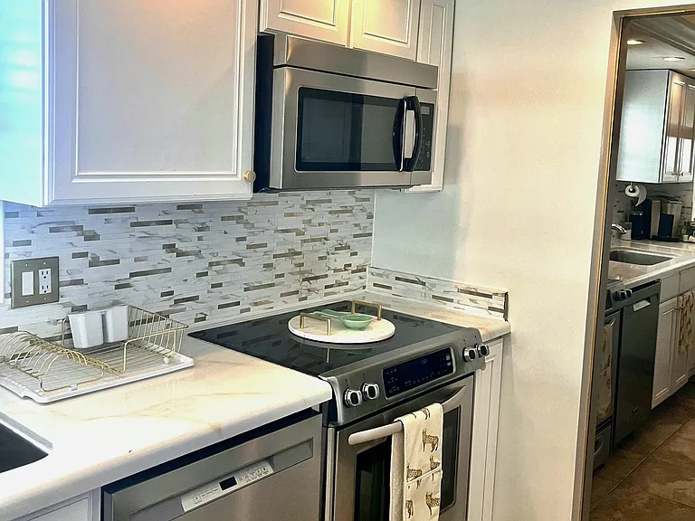 815 Middle River Dr #106 — Photo 13