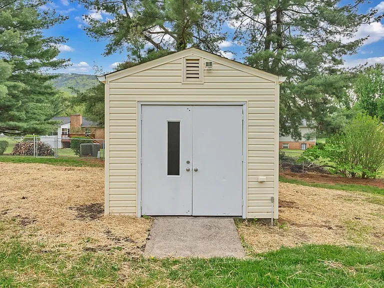 197 Apple Tree Rd — Photo 34