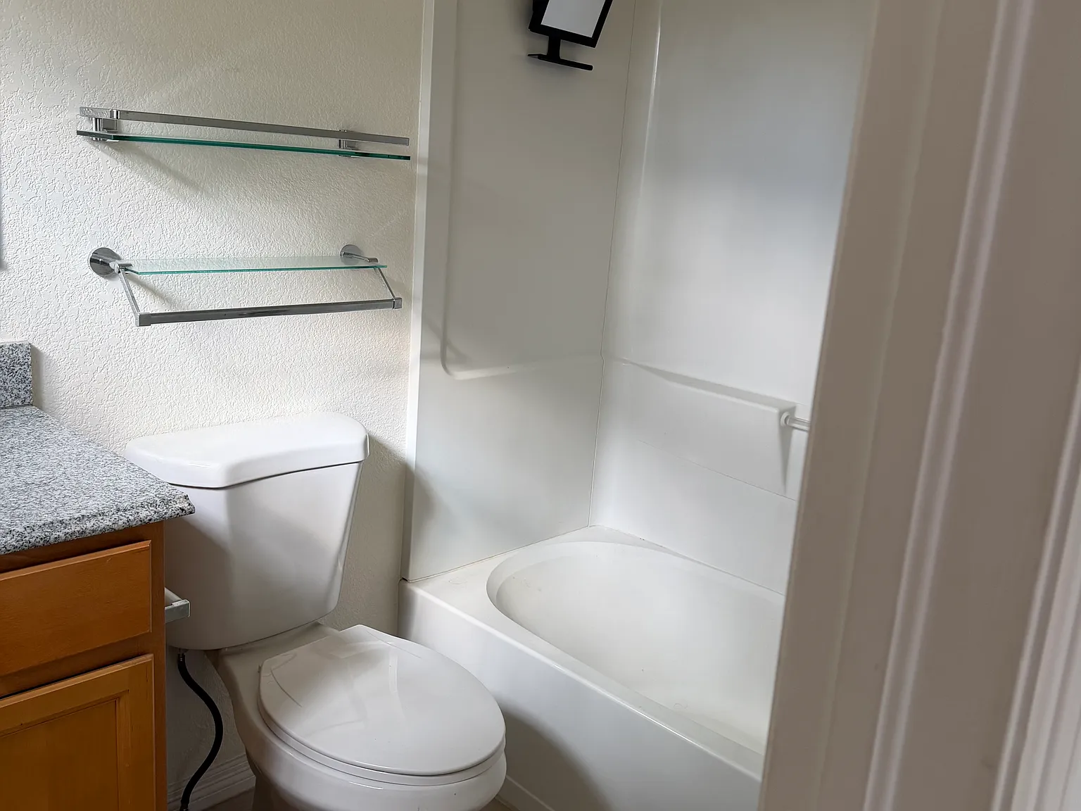 3 bed, 1933 sqft, $850 — Photo 1