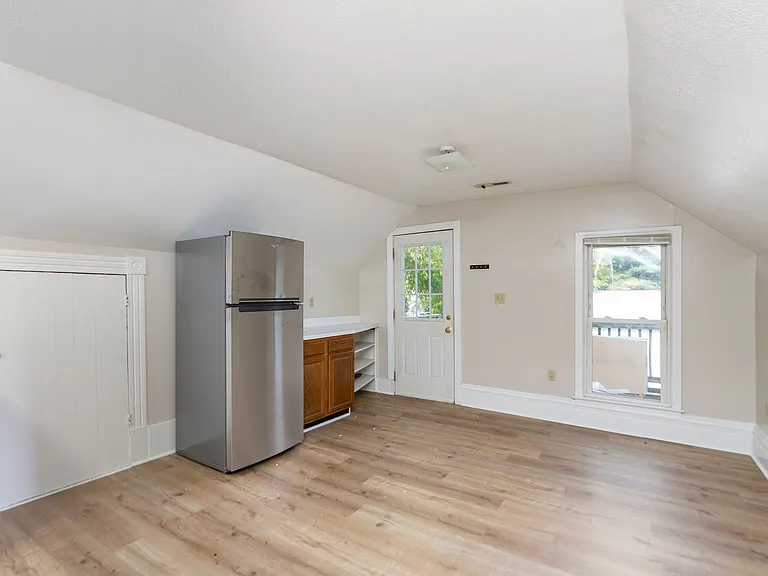 409 S Linden Ave #B — Photo 7