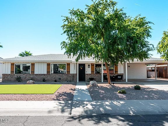 2nd image of 1021 E PALMAIRE Avenue