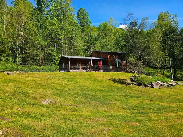 7499 Richwood Rd, Fenwick, WV 26202