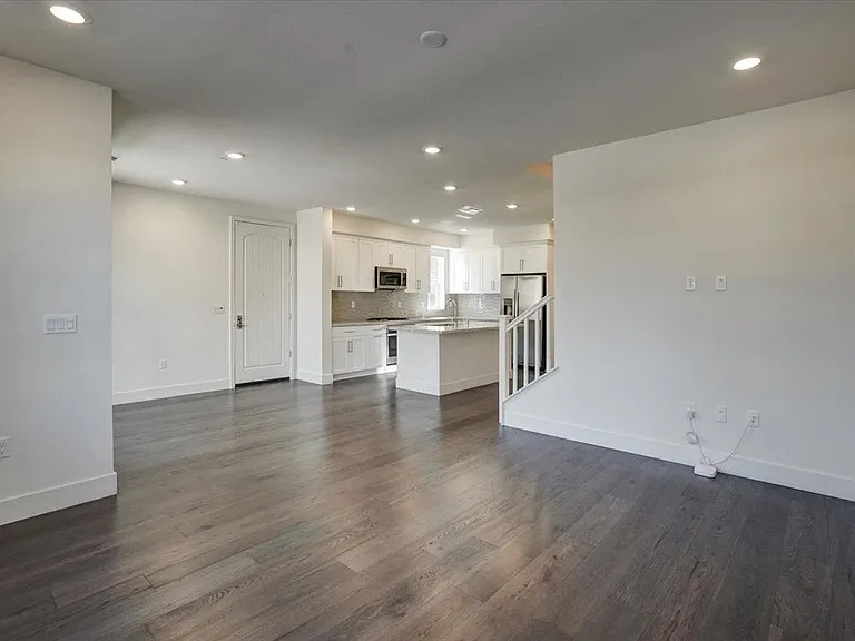 12101 Almeria Way — Photo 7