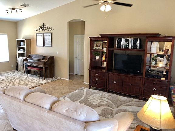 3rd image of 1532 N Cota Ln