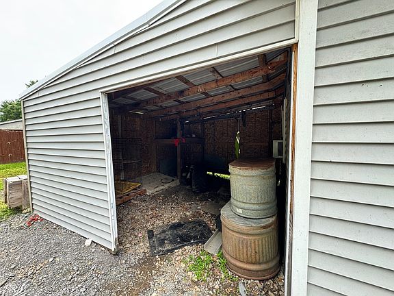 5th image of 909 Kentucky St