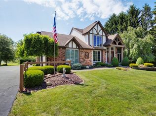 7 Larsen Ln, Buffalo, NY 14224