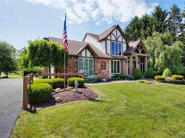 7 Larsen Ln, Buffalo, NY 14224