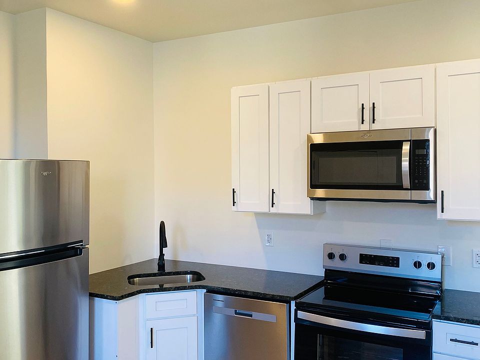 Cute Full size Kitchen