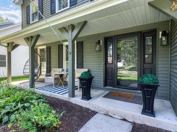 705 Potomac Ave, Naperville, IL 60565