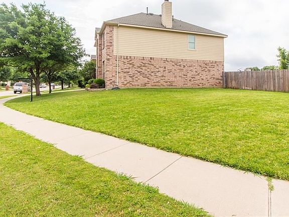 2nd image of 4916 Carrotwood Dr