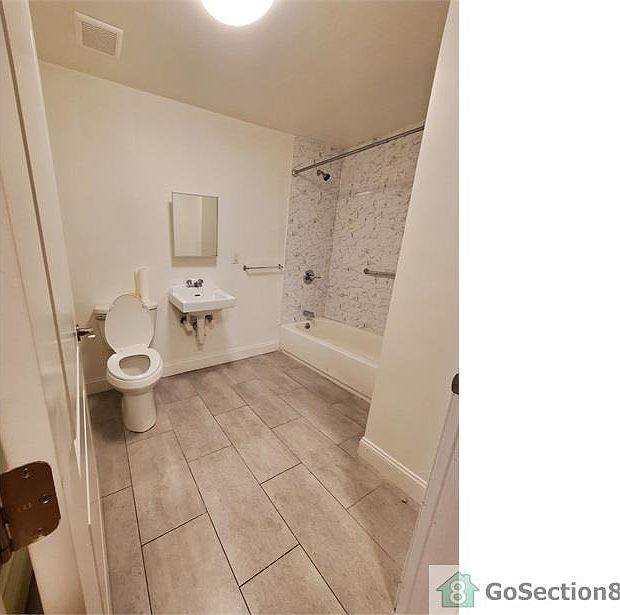 1st image of 53 Morris St APT 1