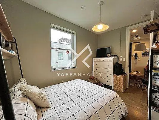 Rented by Yaffa Realty LLC | media 44