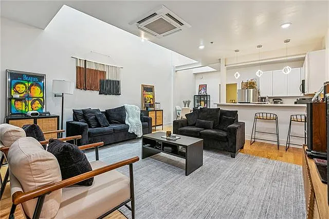 2 bed, 2.5 bath, 1407 sqft, $2,200 — Photo 3