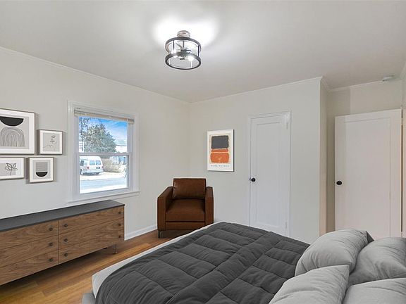 5th image of 614 Christie St