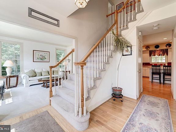 3rd image of 10202 Burke Chase Ct